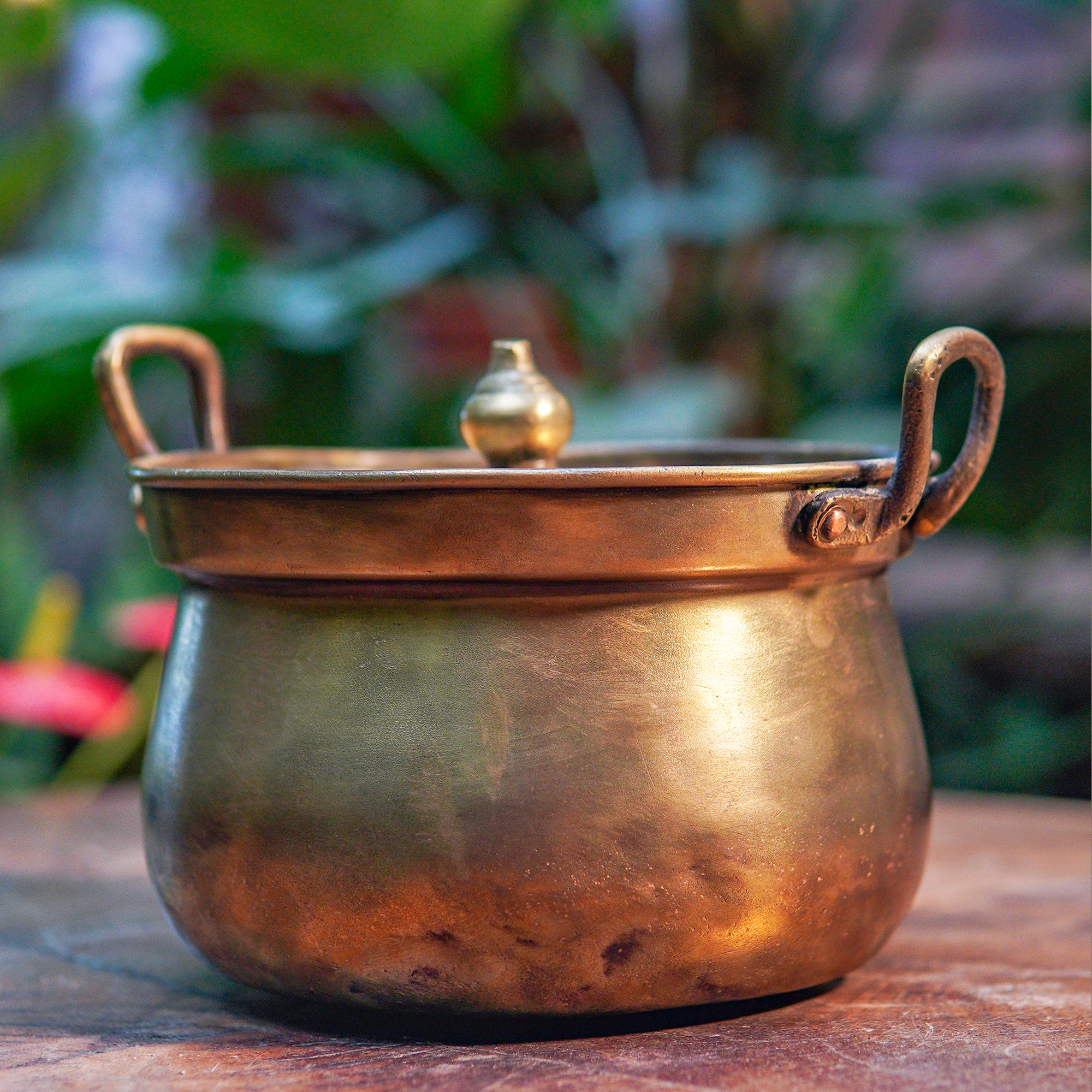 Handcrafted Vintage Brass Pot With Lid