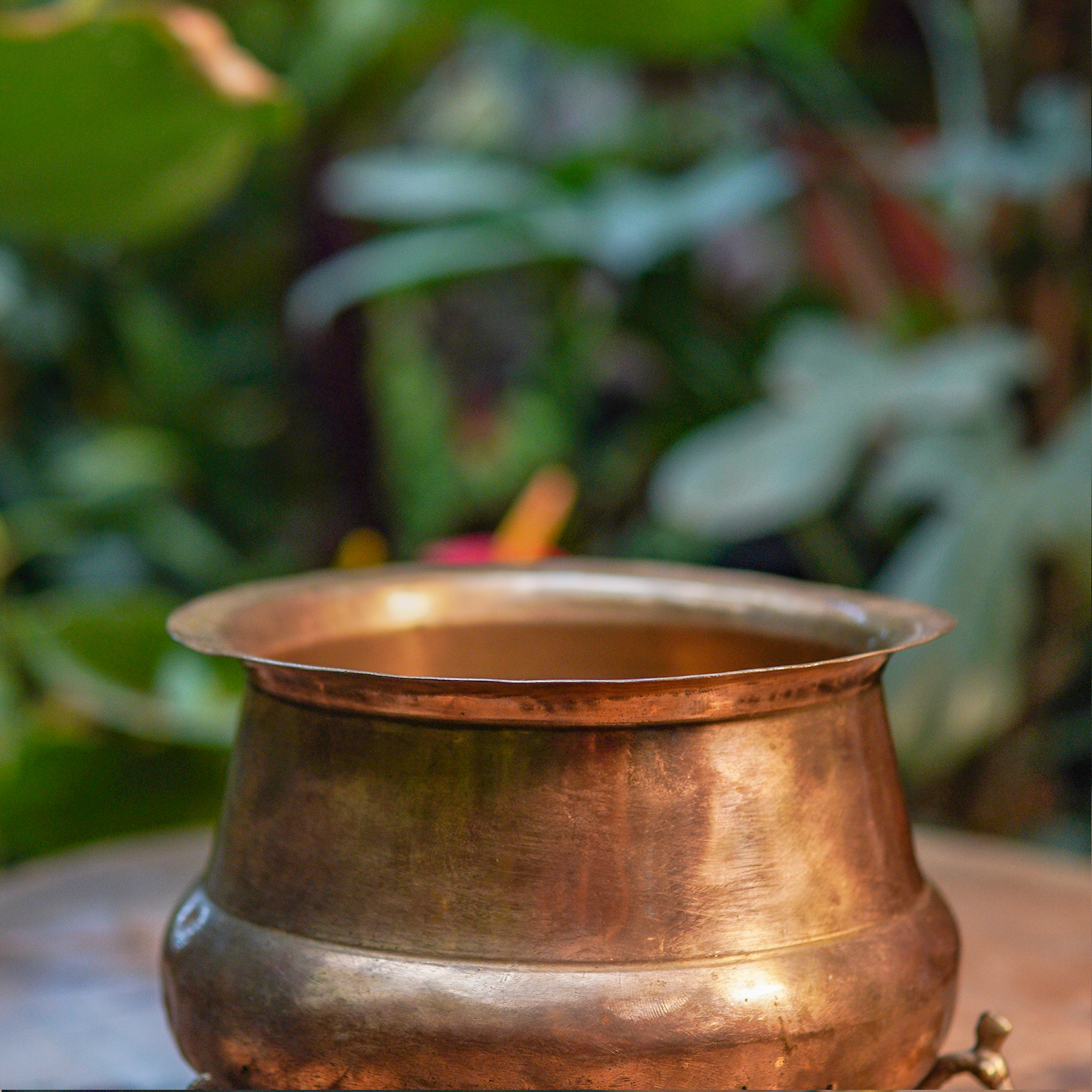 Handcrafted Vintage Timeless  Brass Pot On Leg