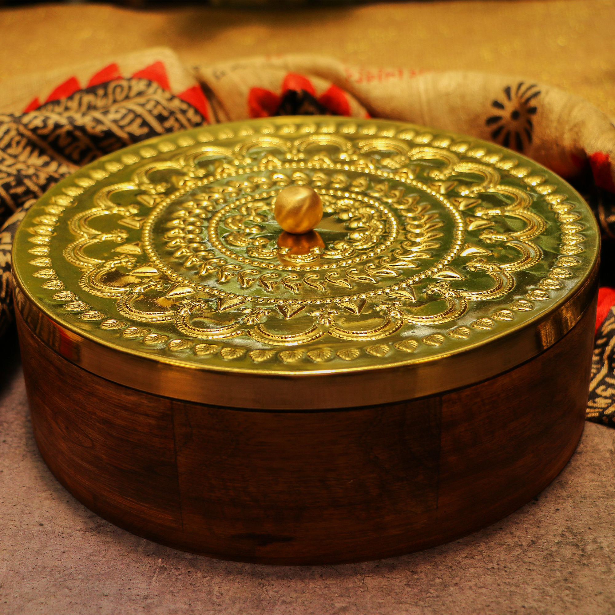 Fine Inlay Work Chapati / Roti Box - 9.5 Inches Diameter with Tongs