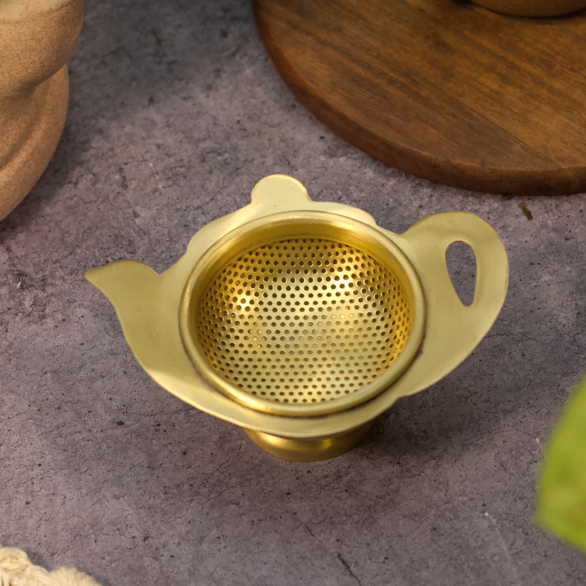 Kettle Shaped Tea Medium Sized Strainer with Resting Pot