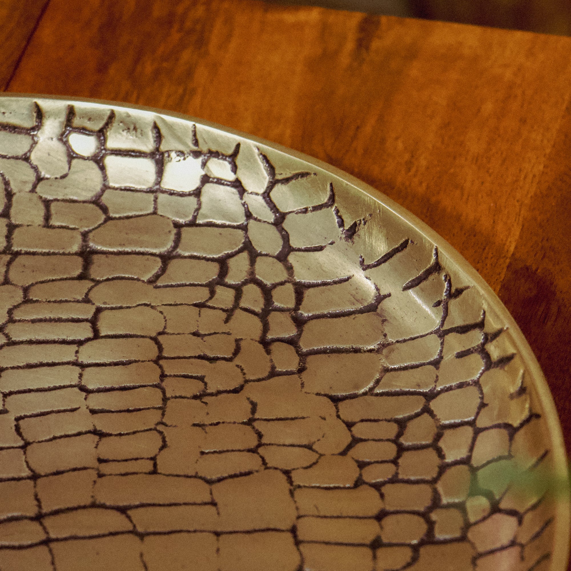 Circular Platter in Embossed Pattern (Gold Finish)