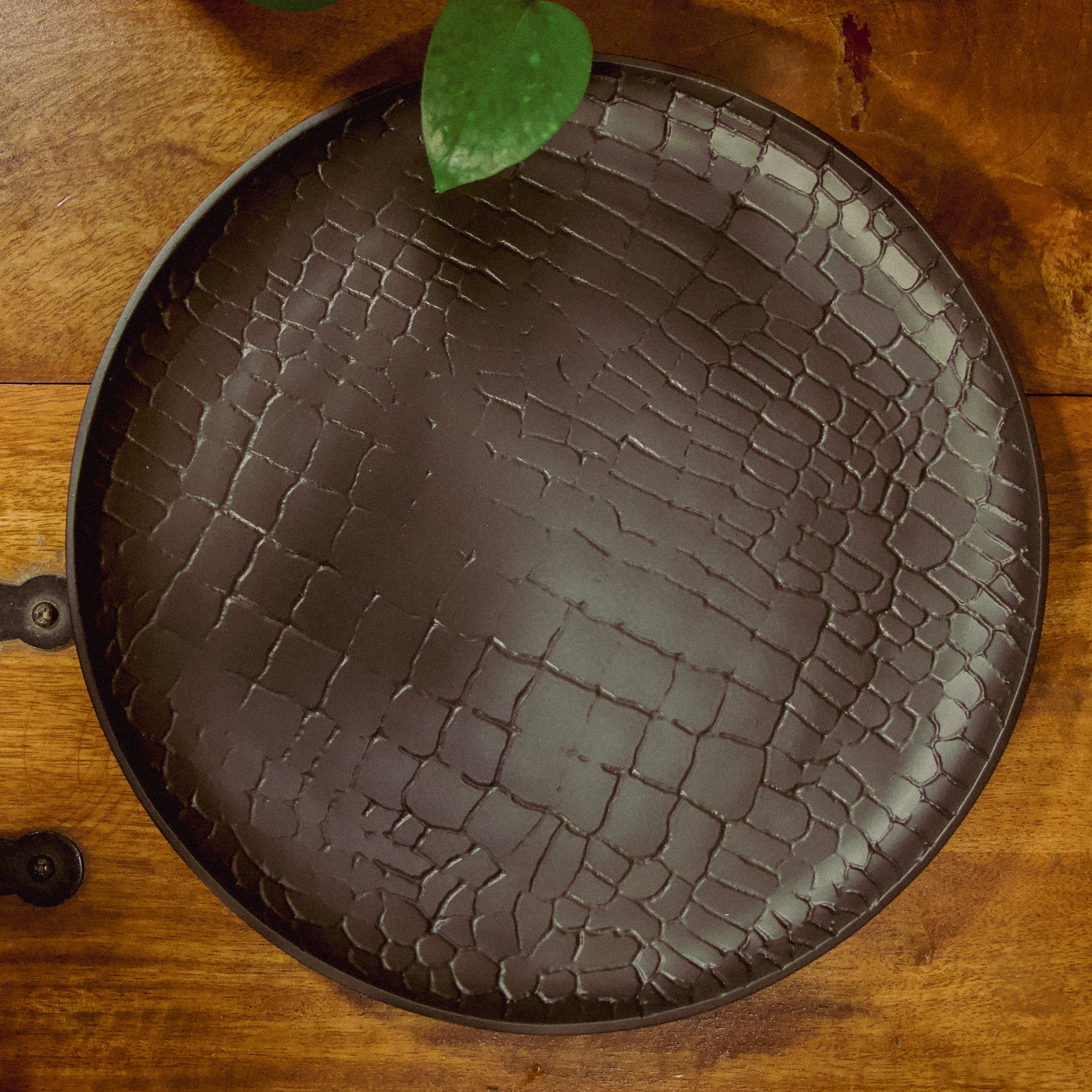 Circular Platter in Embossed Pattern (Black Mat Finish)