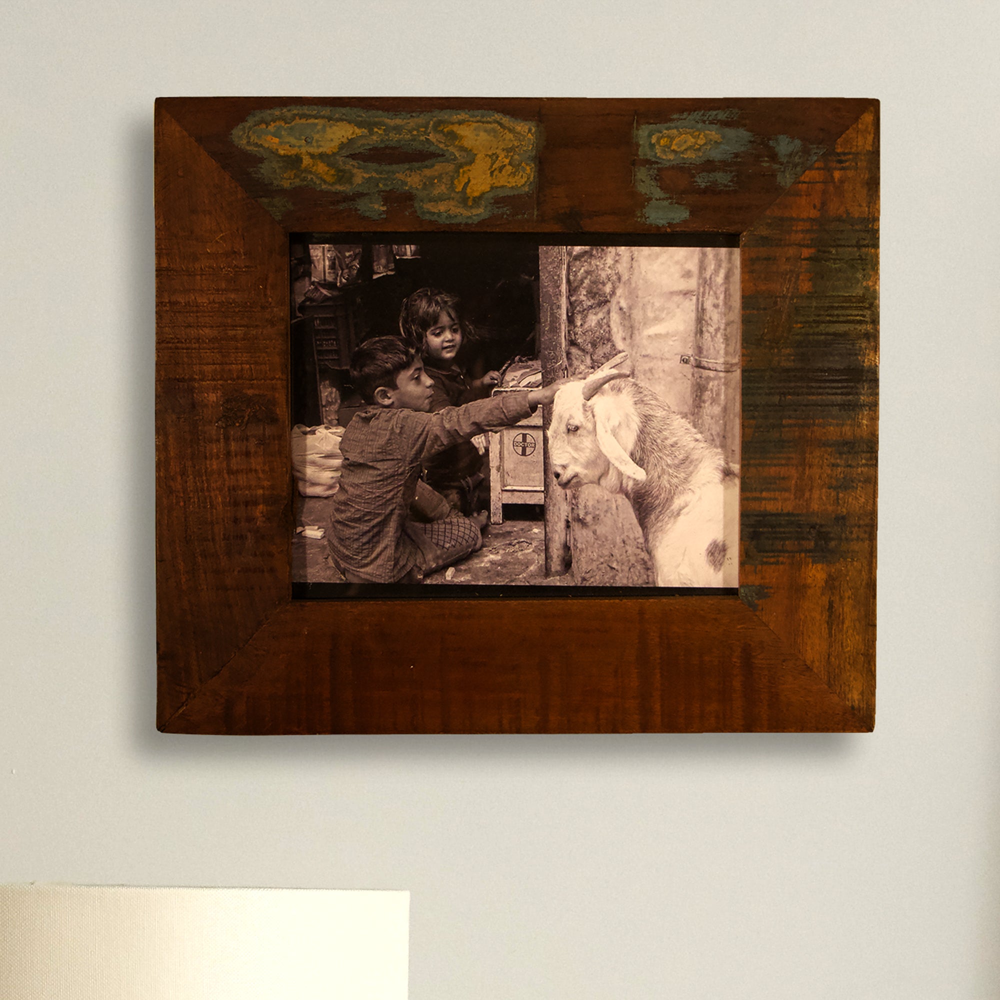 Vintage Wooden Photo Frame - (HORIZONTAL) - 13 X 11 inches