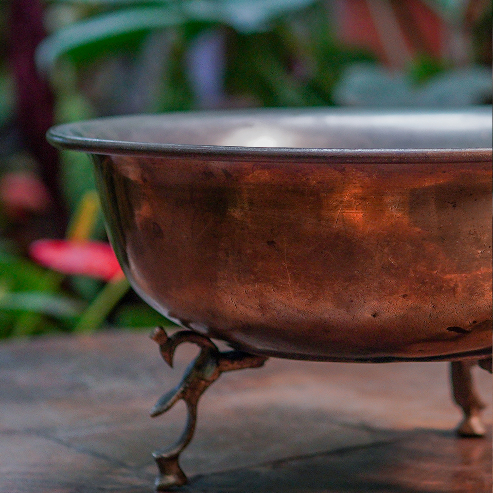 Handcrafted Elegant Vintage Brass Bowl On Legs