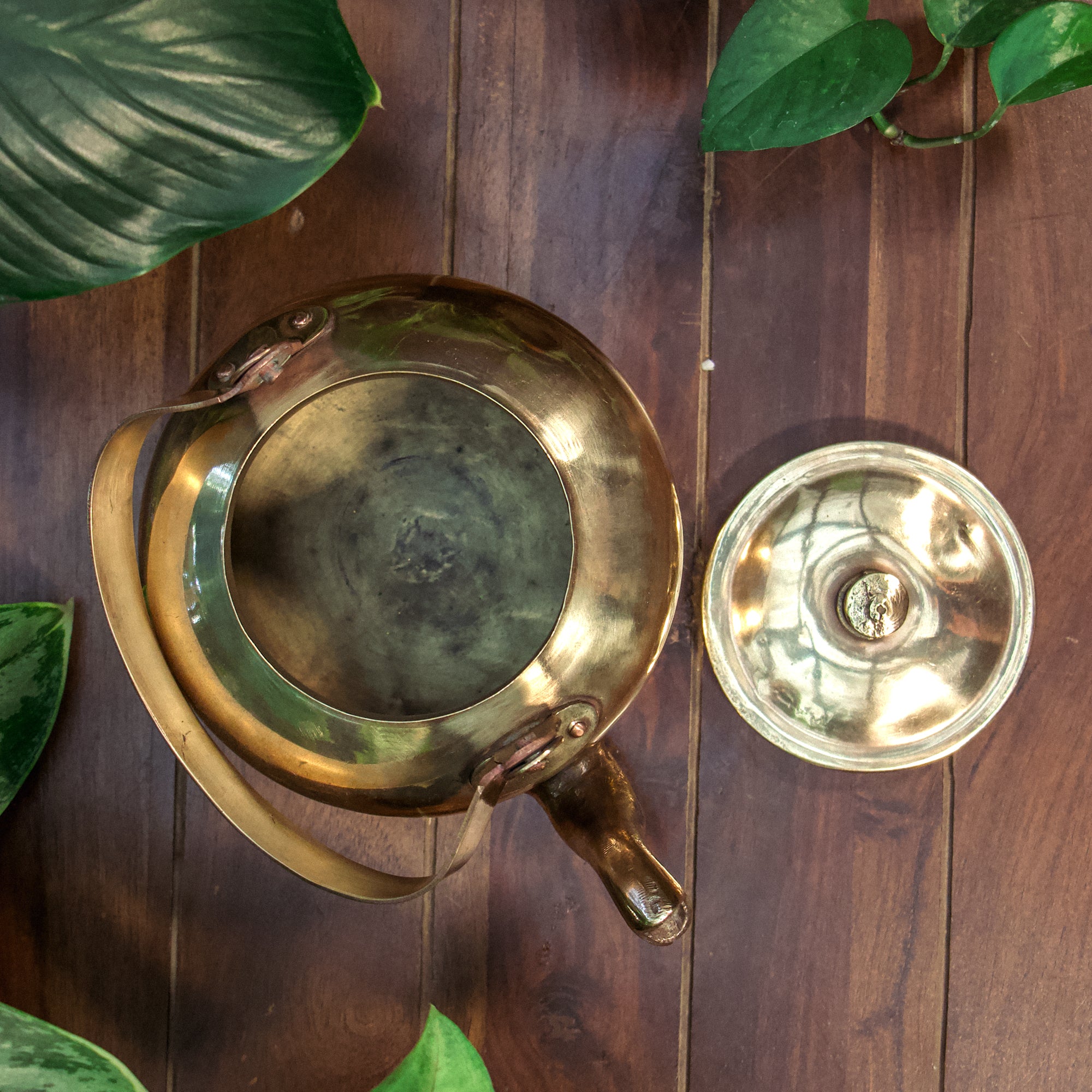 Handcrafted Elegant Vintage Brass Tea Pot