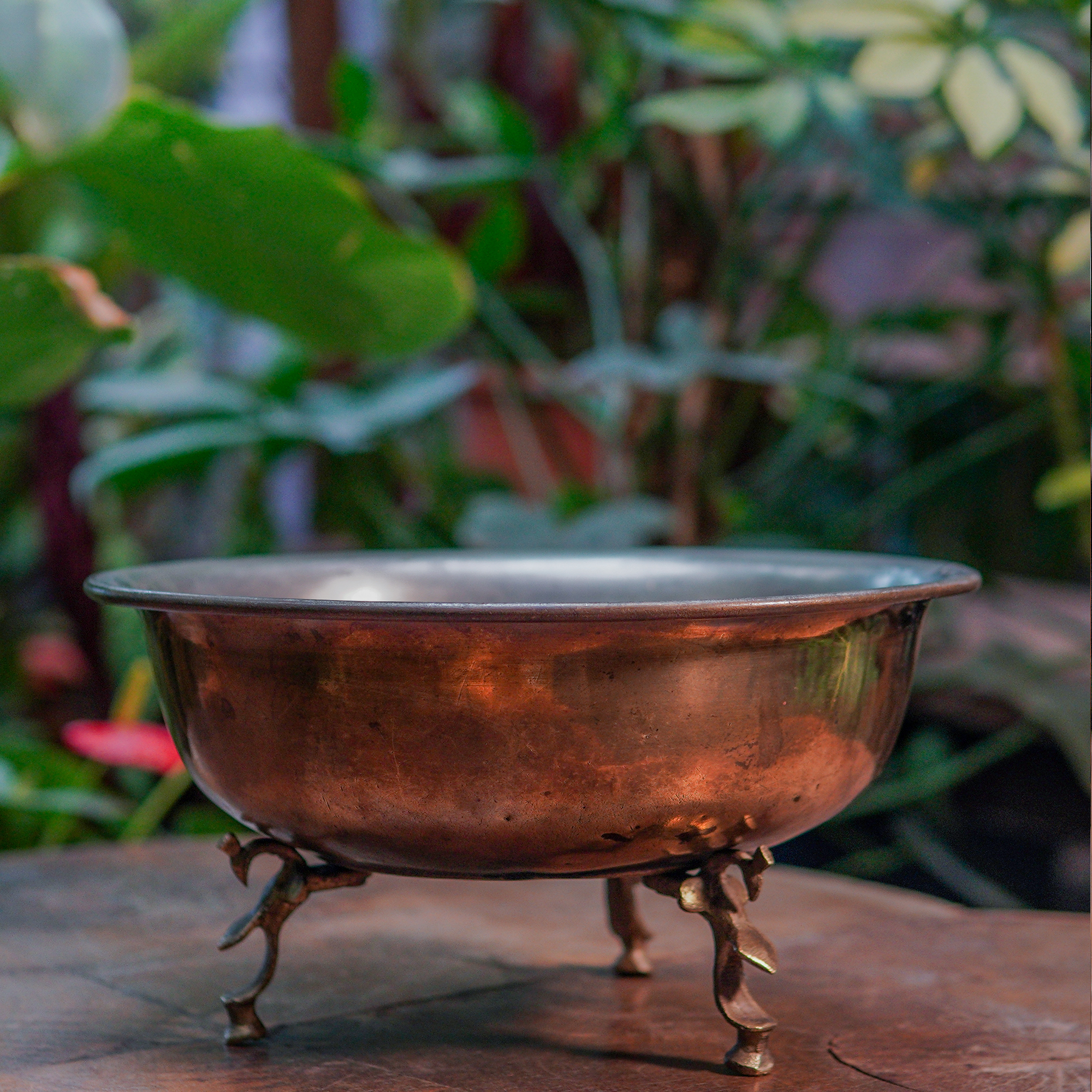 Handcrafted Elegant Vintage Brass Bowl On Legs