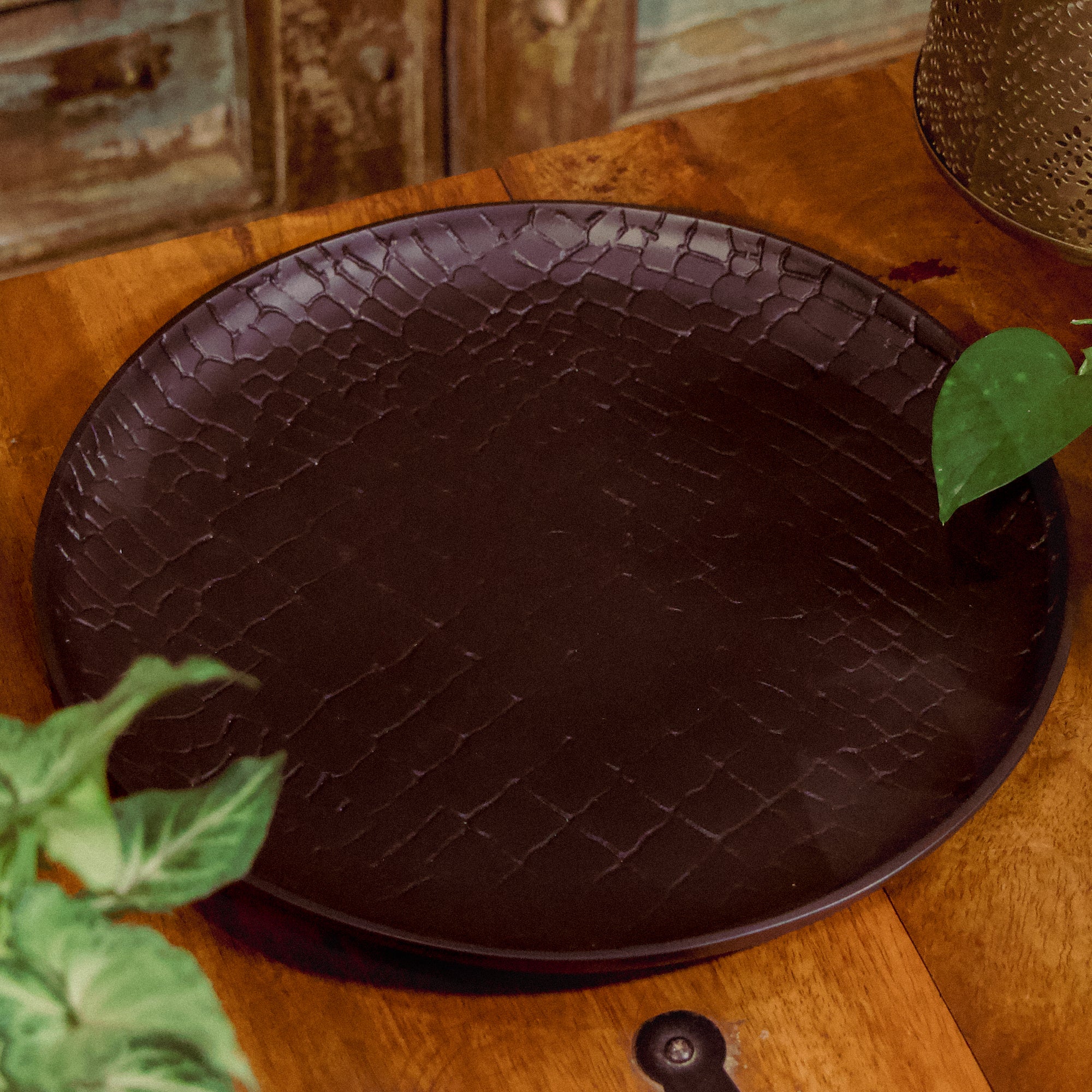 Circular Platter in Embossed Pattern (Black Mat Finish)