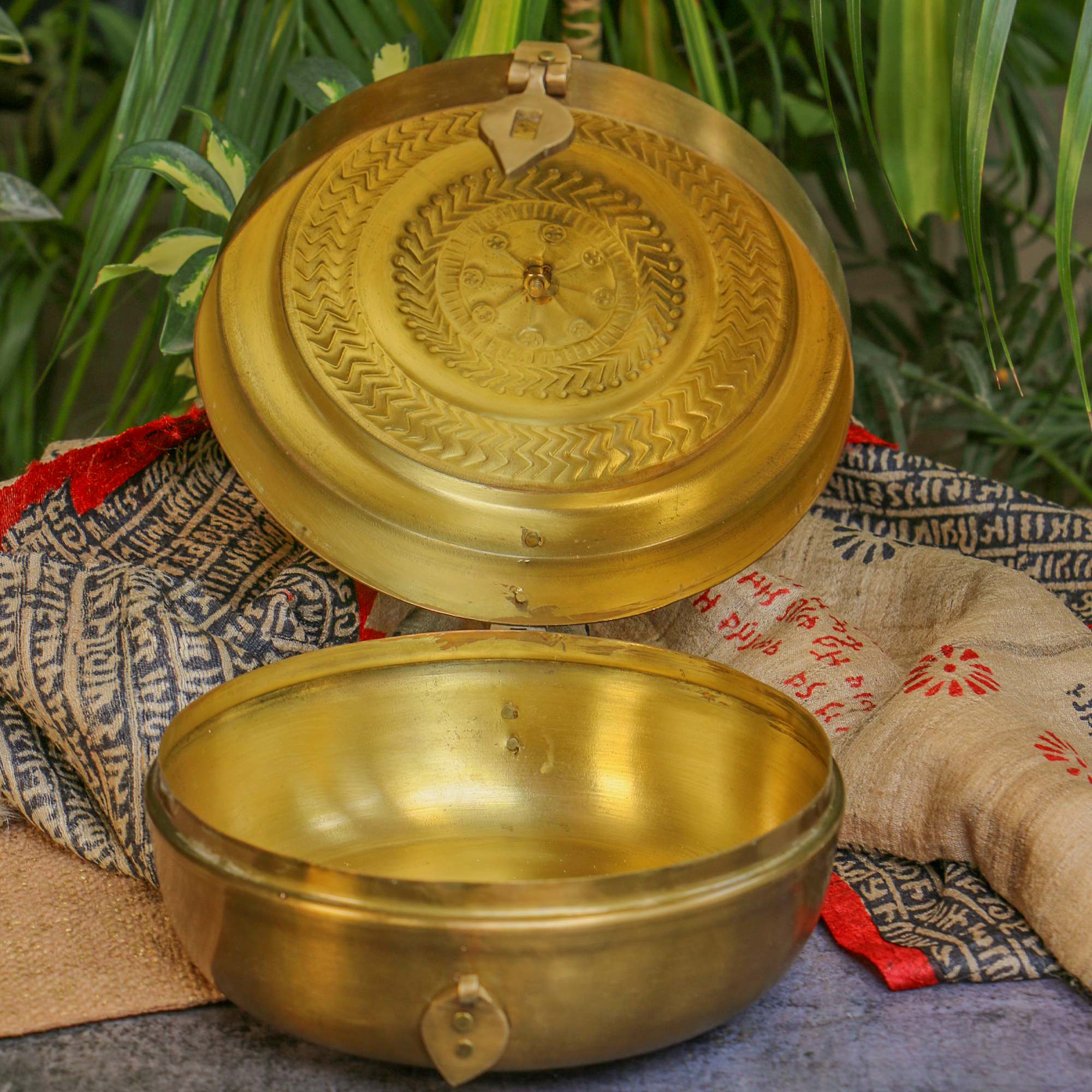 100% Brass Traditional Roti Box - Mughal Themed, Elegantly Crafted