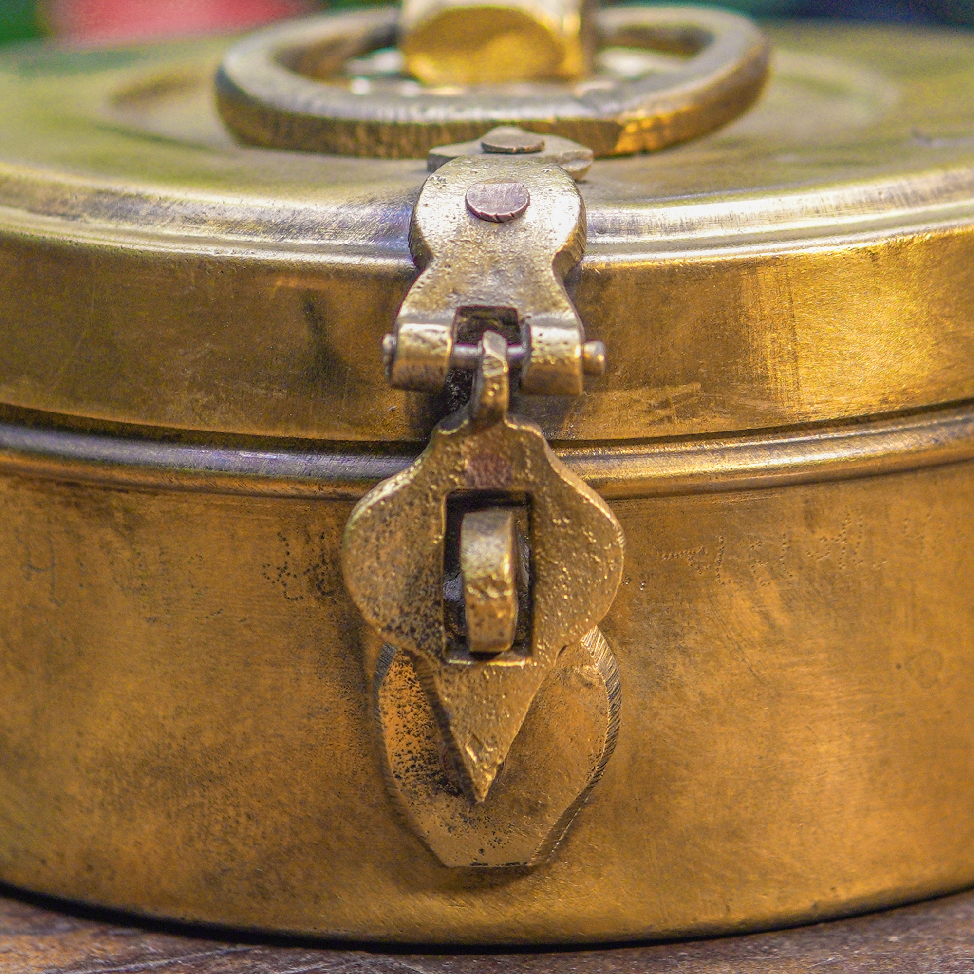 Old Vintage good Brass Hand Engraved Jewellery Box, Chapati Box, Bread Box Antique Height 4.5 inches, Diameter 9.5 inches