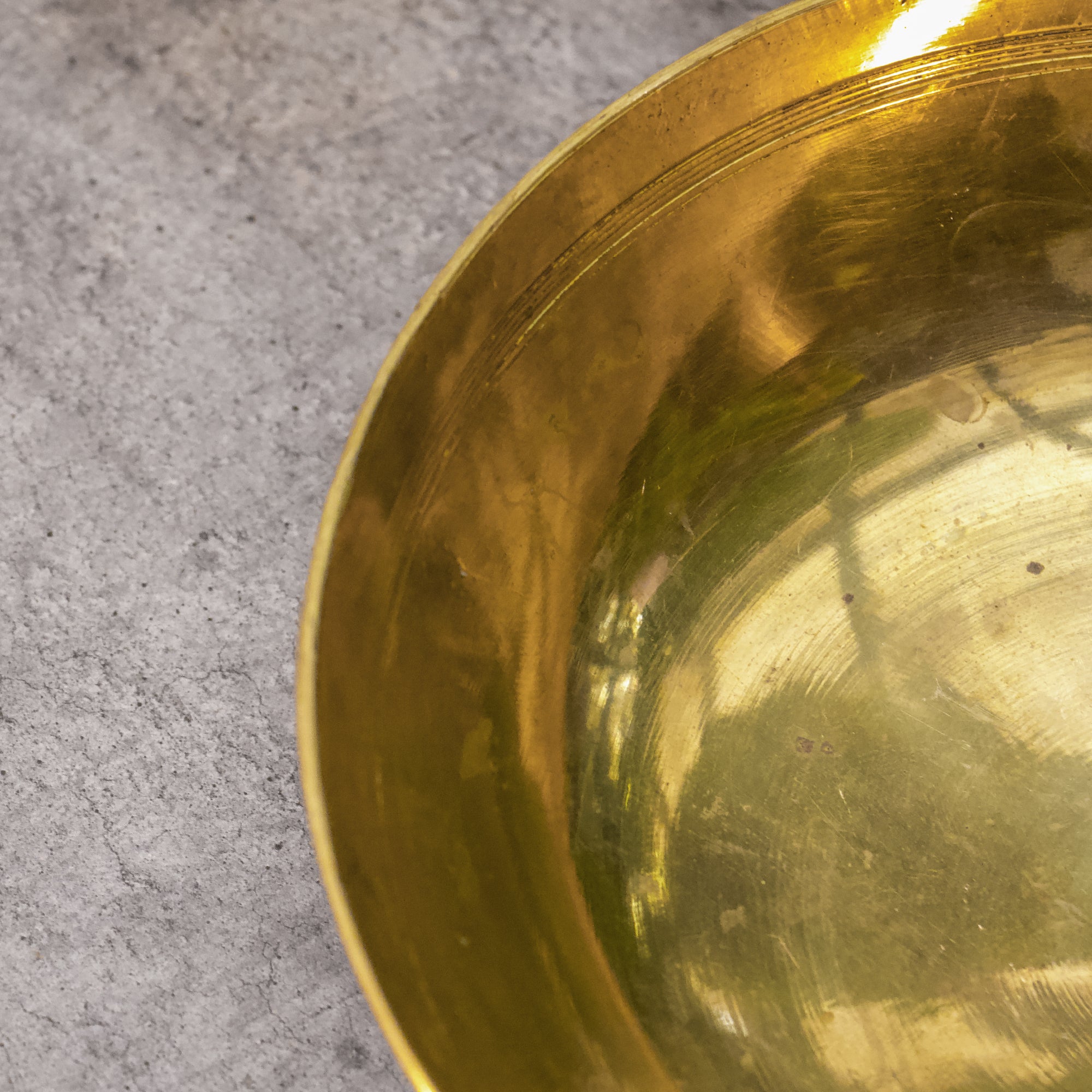 Handcrafted Classic Vintage Brass Imperial Flower Bowl - Very Heavy