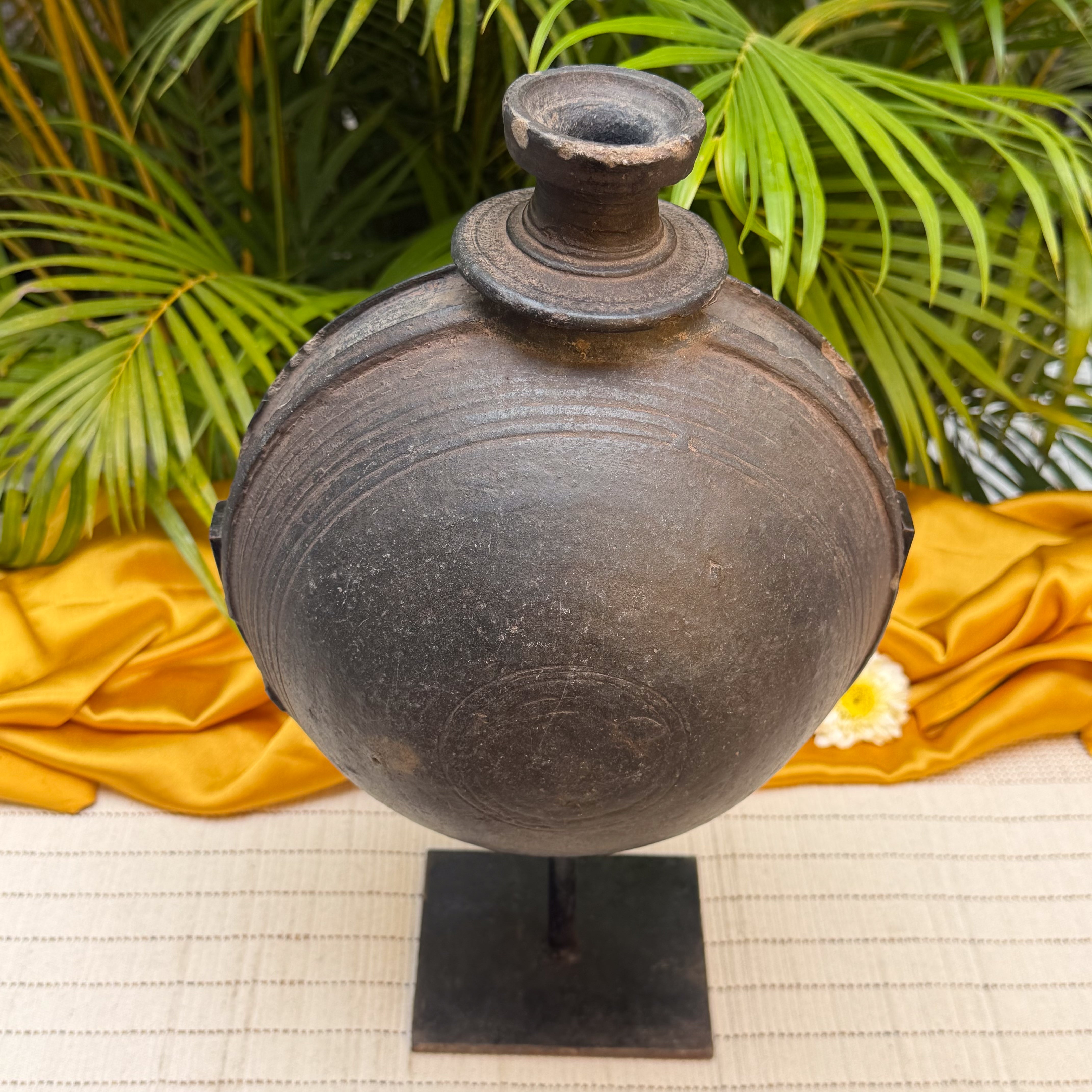 Vintage Classic Decor Clay Pot with Stand