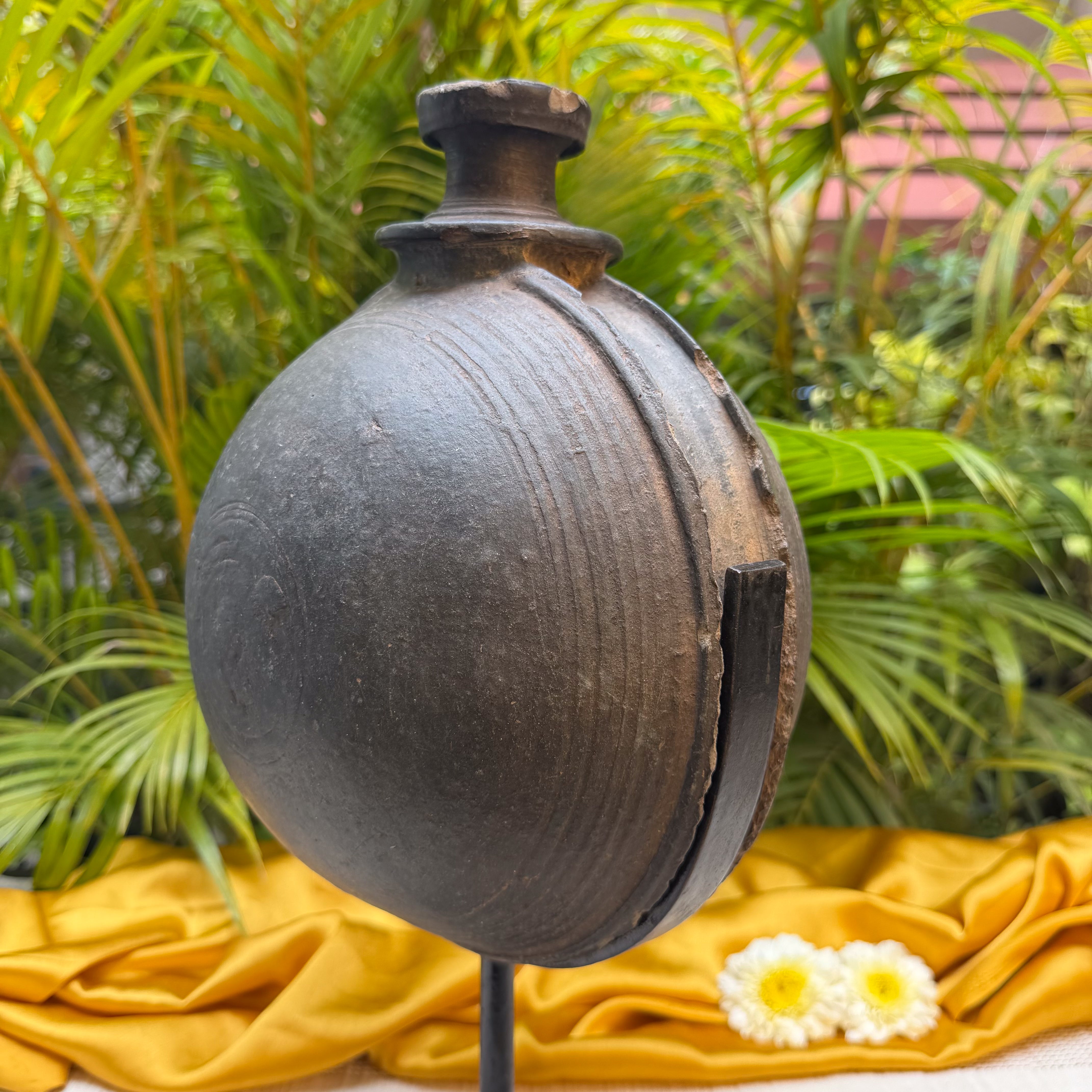 Vintage Classic Decor Clay Pot with Stand