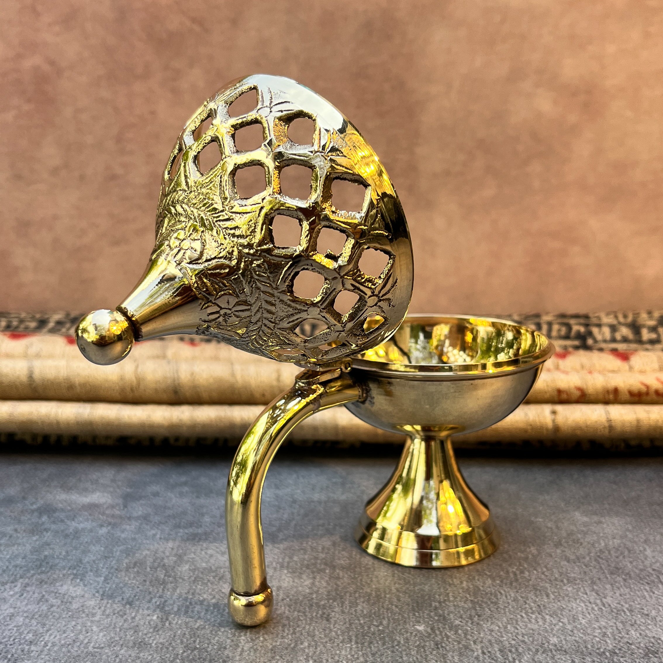 Ambi Handcrafted Pure Brass Dhoop Dani with Handle & Ornate Lid