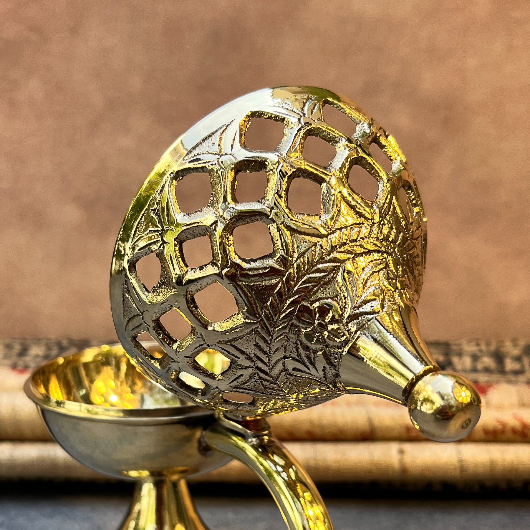 Ambi Handcrafted Pure Brass Dhoop Dani with Handle & Ornate Lid