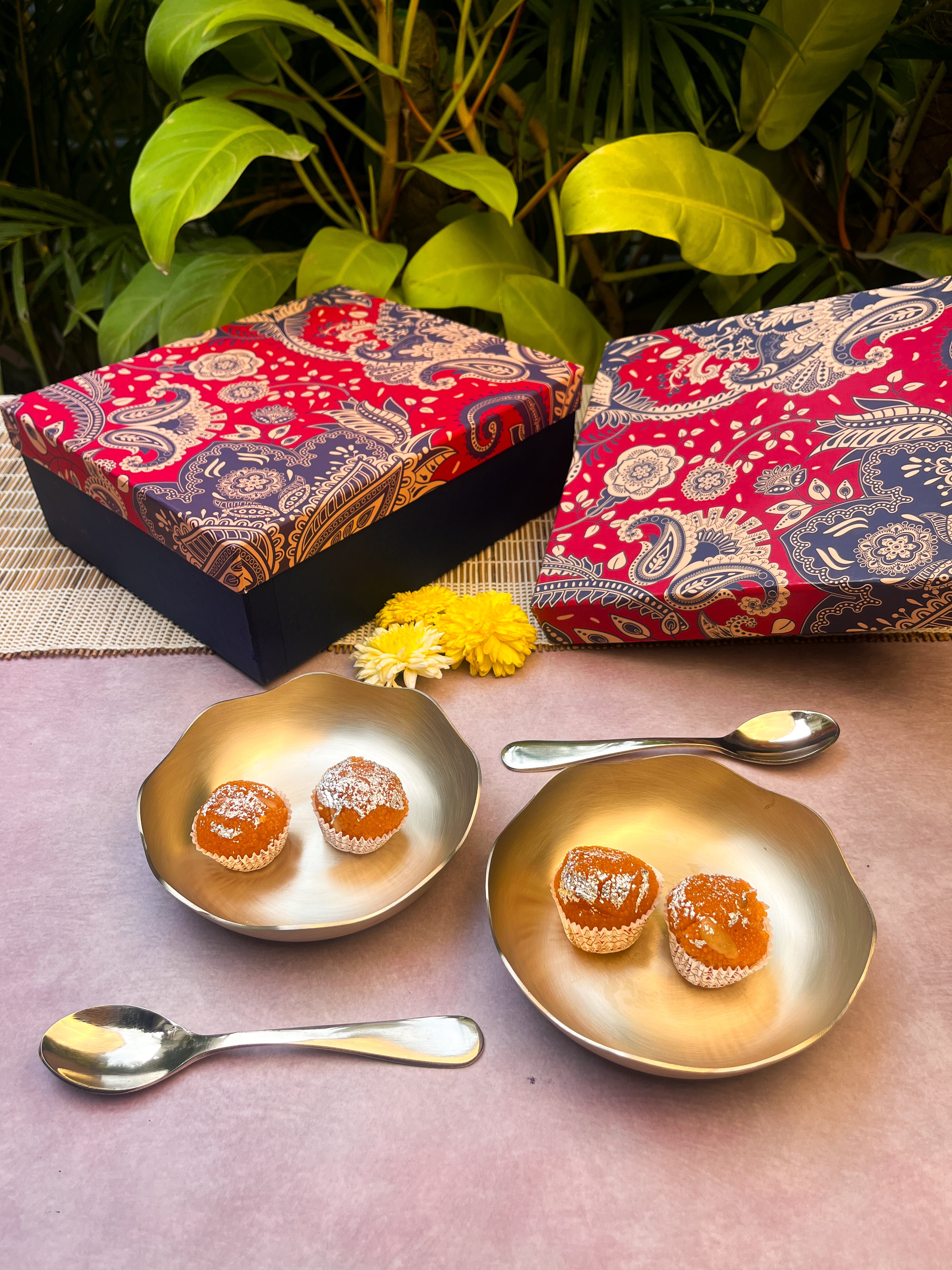 Ambi 100% Pure Lead-Free Kansa Fluted Edge Plate & Spoon Set of two 6 inch