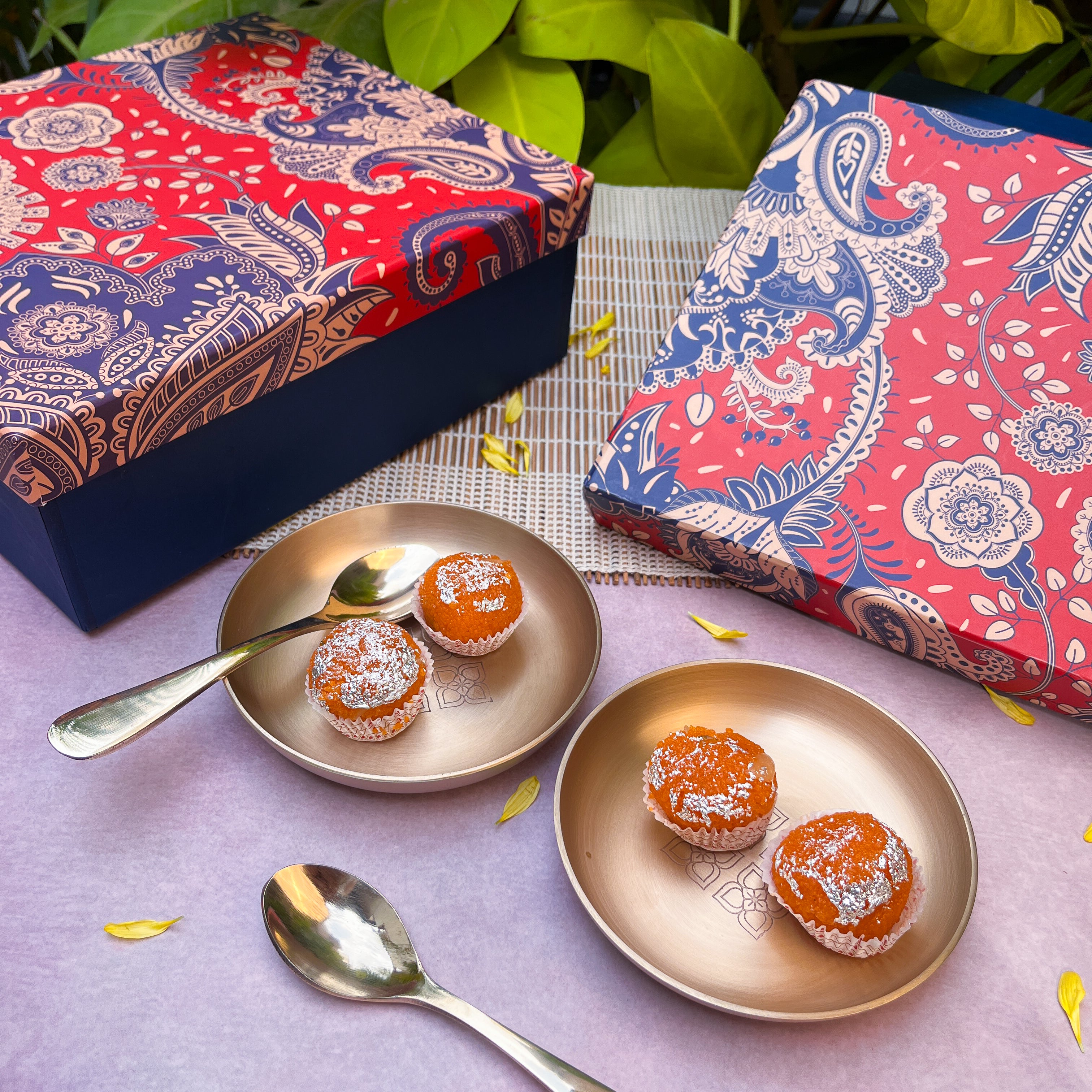 Gift Box – Ambi 100% Pure Lead-Free Kansa Plate with Etching (5-Inch Diameter) & Matching Kansa Spoon