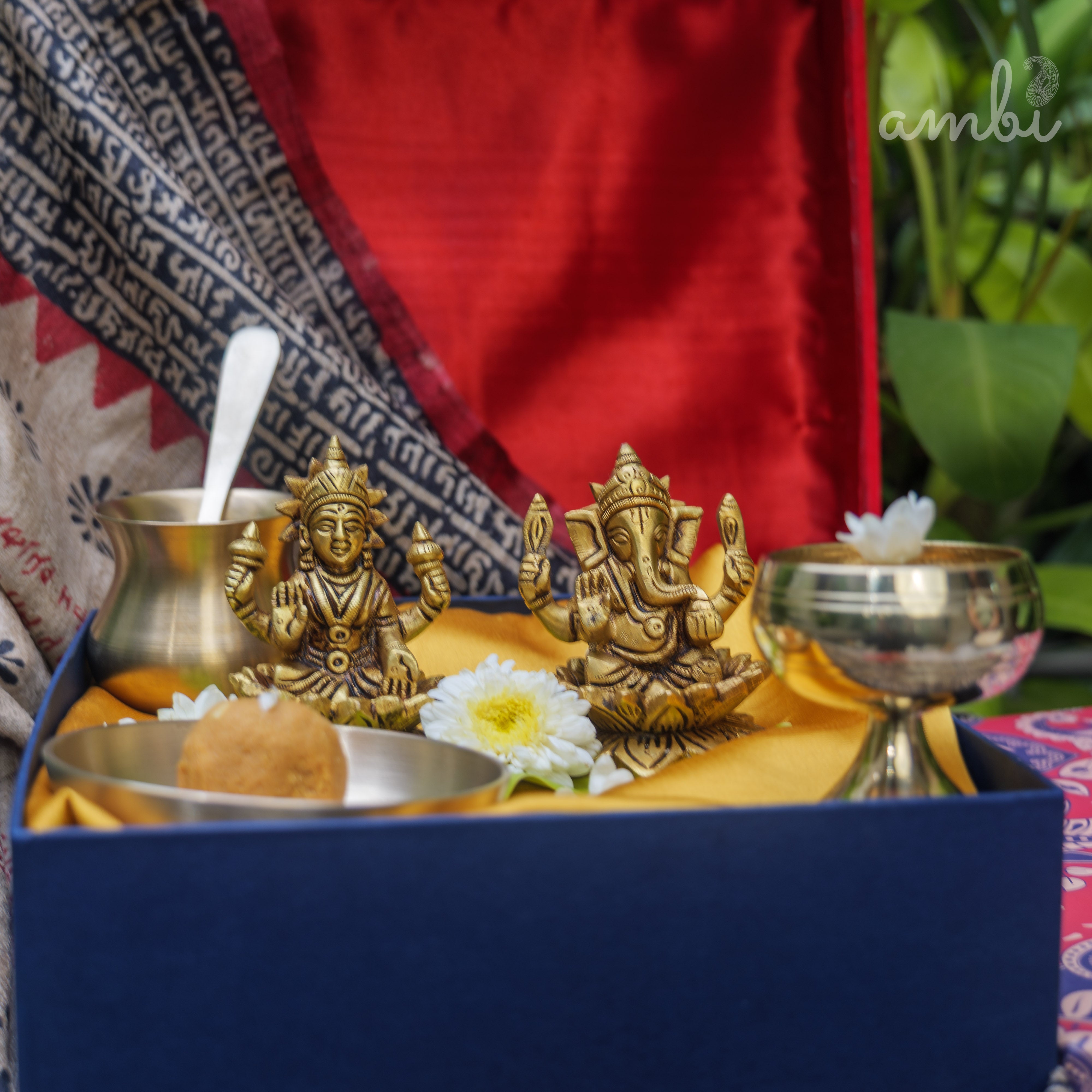 Pure Brass Lakshmi and Ganesha Idols - 3.5 inch height - Heavy Make