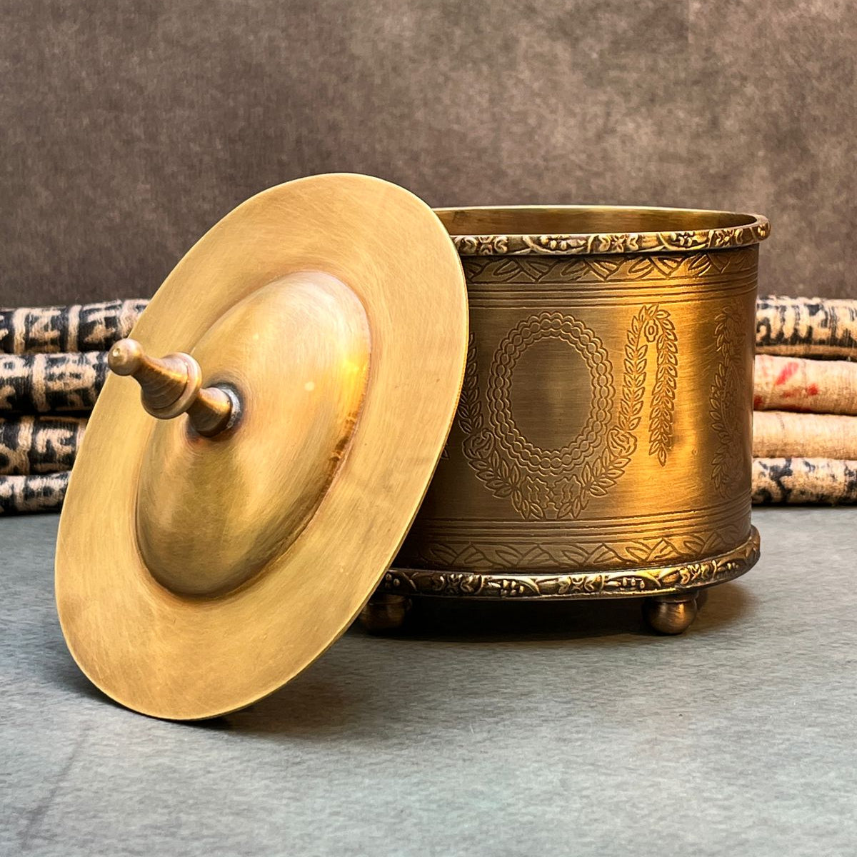 Ambi Pure Brass Heritage Birds Decorative Storage Box Oval Lid