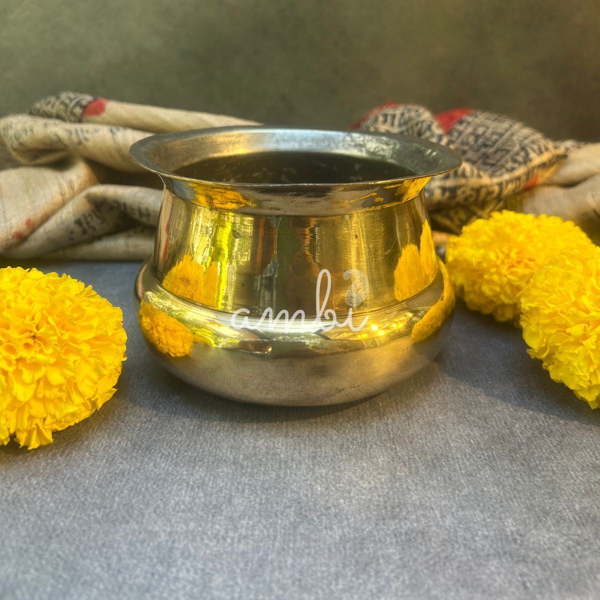 Handcrafted Vintage Timeless  Brass Pot On Leg